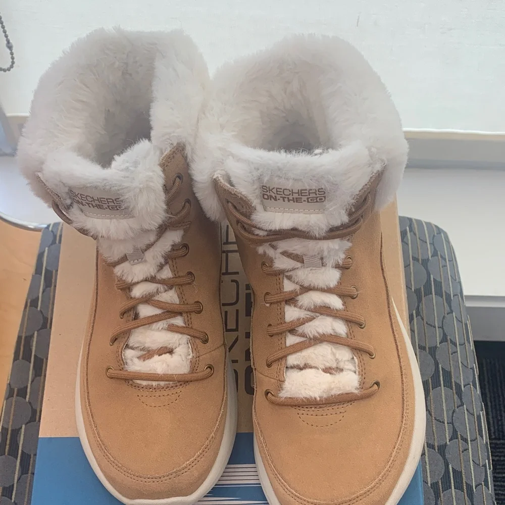 Skechers Women’s Tan Faux-Fur Collar Lace-Up Boots